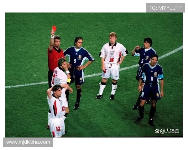 1998年法国世界杯冠军队主力阵容回顾与球员表现分析 1998年法国世界杯冠军队主力阵容回顾与球员表现分析