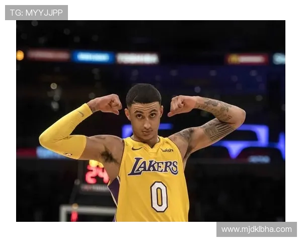 库兹马外线表现出色14投6中贡献17分4篮板5助攻三分球命中率高达五成