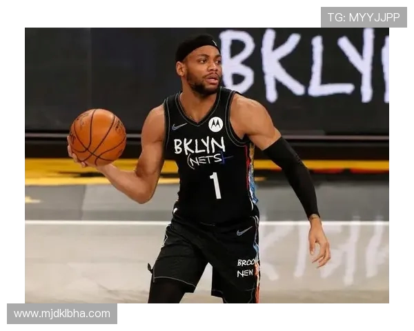 斯特劳瑟称赞布鲁斯布朗的抢断提升士气并激励观众热情